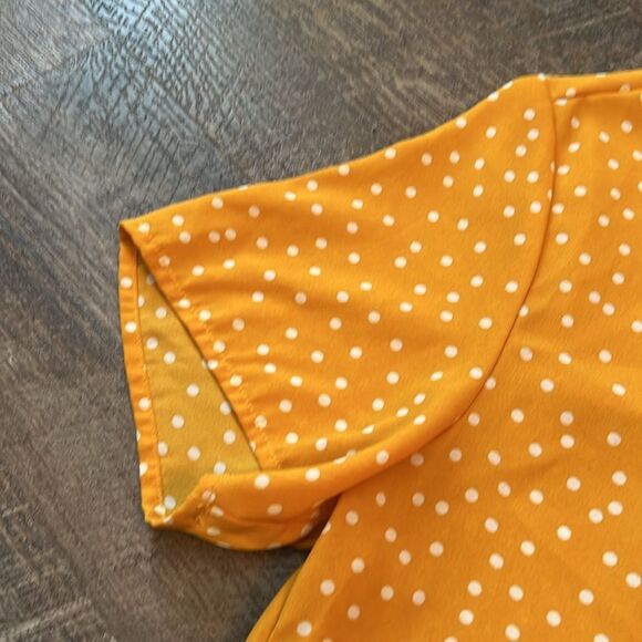 W5 Mustard Yellow Polka Dot Pleated Back High-Low Blouse Size L - Picture 6 of 10